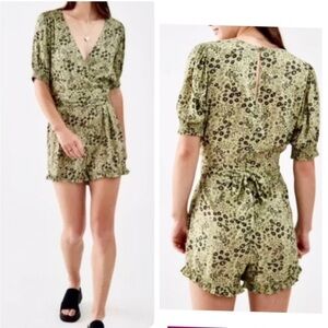 URBAN OUTFITTERS Floral BTS Romper Faux Wrap Tie Belt Shorts Jumpsuit Size Small